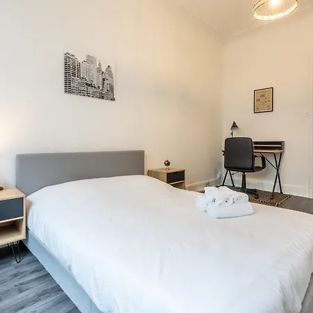 Very Centre Near Tram *