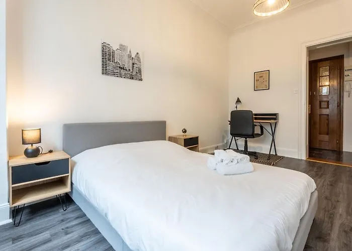 Very Centre Near Tram *