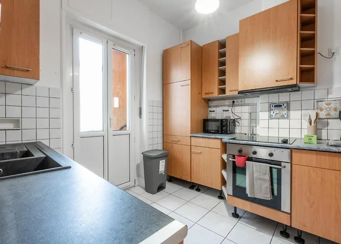 Very Centre Near Tram * 牟罗兹