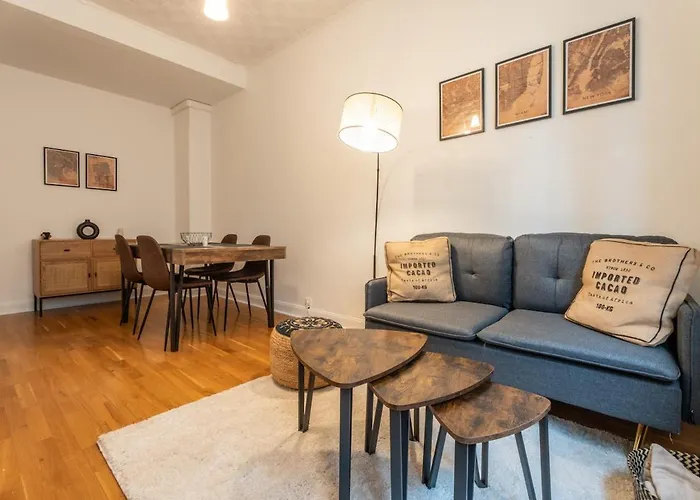 Very Centre Near Tram